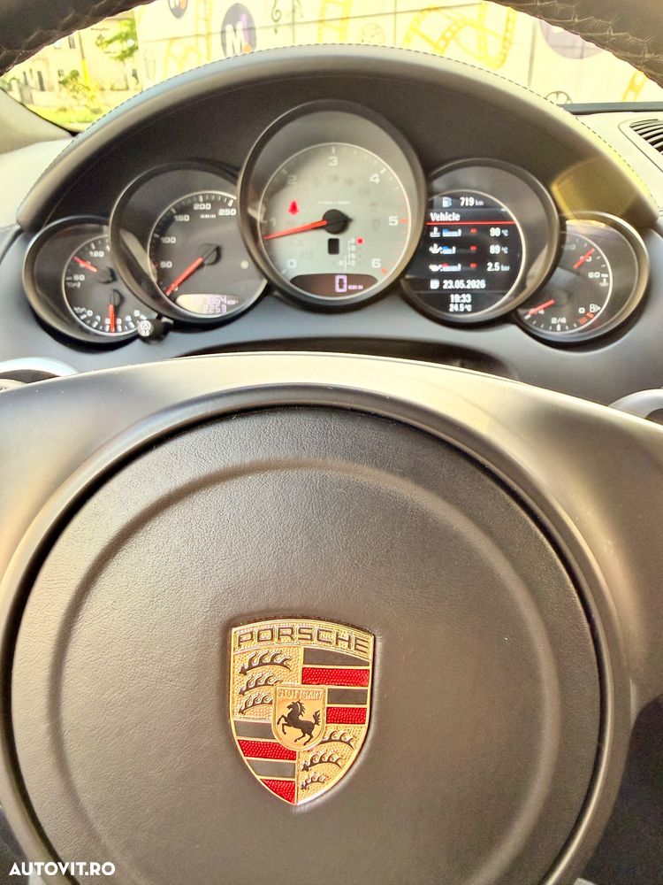 Porsche Cayenne - 12
