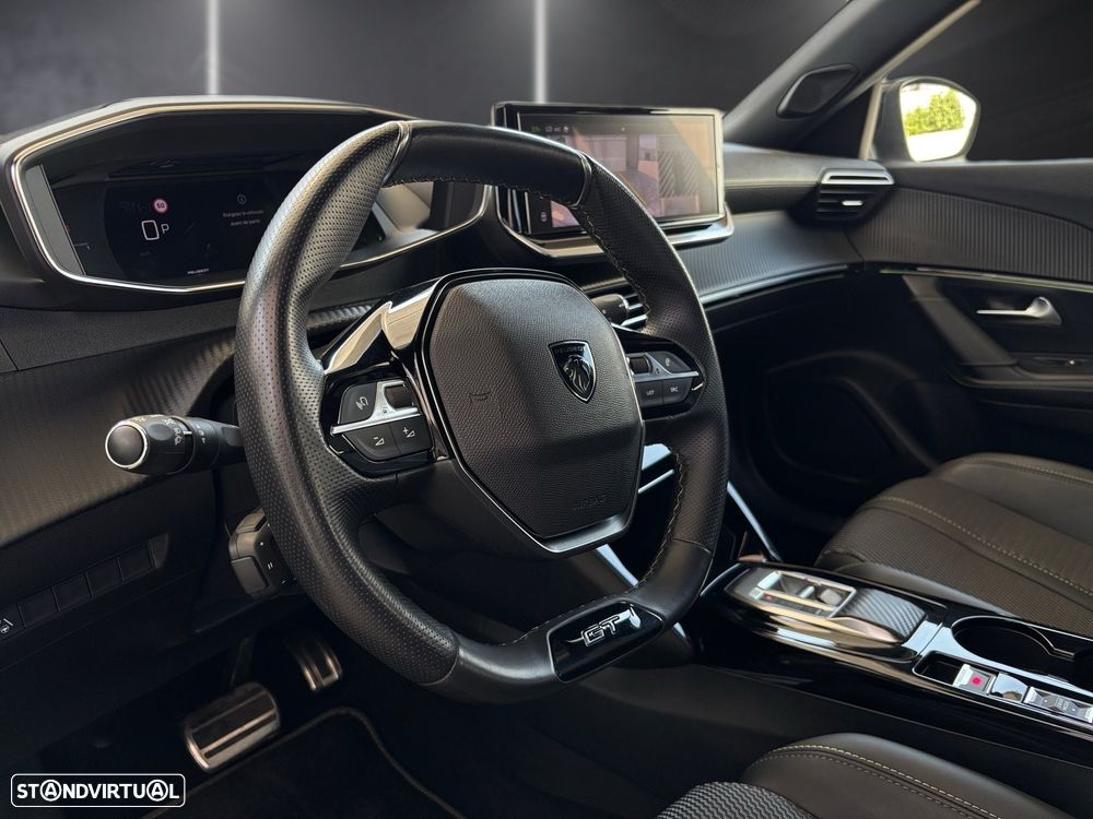 Peugeot 2008 1.2 PureTech GT EAT8 - 11