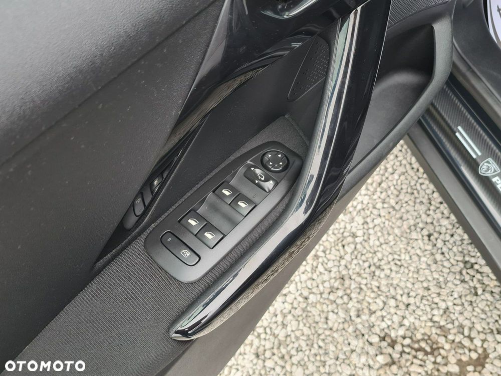 Peugeot 2008 1.2 Pure Tech GPF Signature S&S - 33