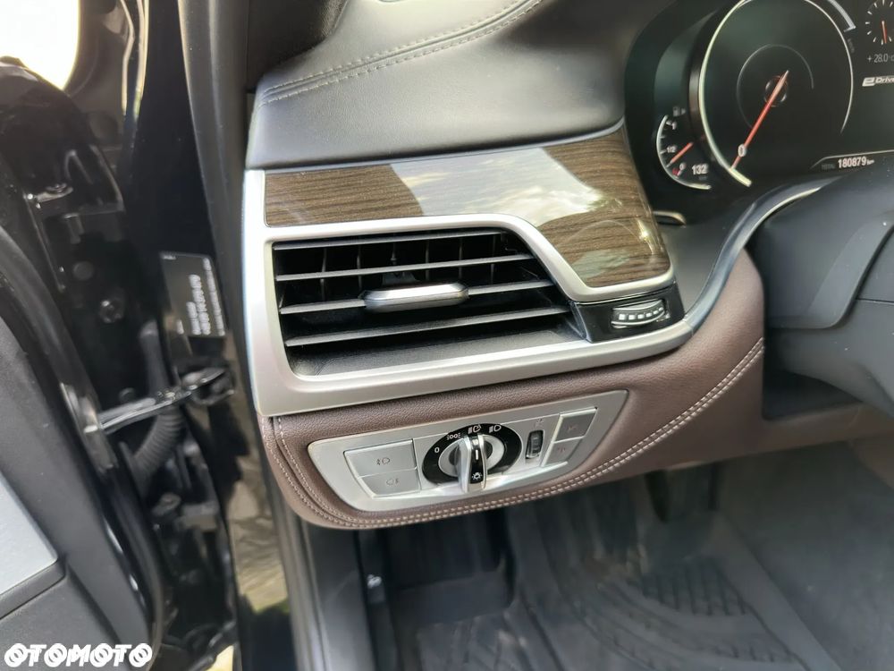 BMW Seria 7 740Le xDrive iPerformance - 23