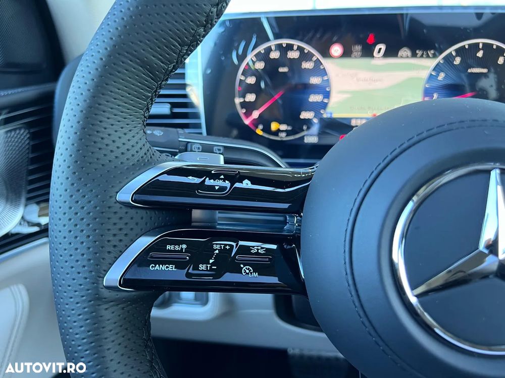 Mercedes-Benz GLS - 12