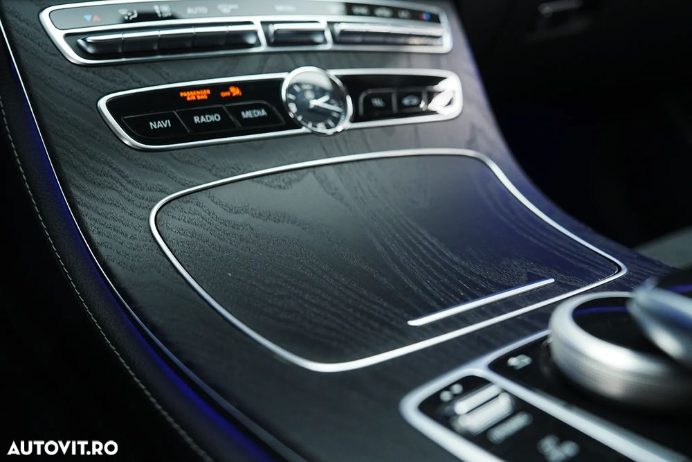 Mercedes-Benz E 300 9G-TRONIC AMG Line - 33