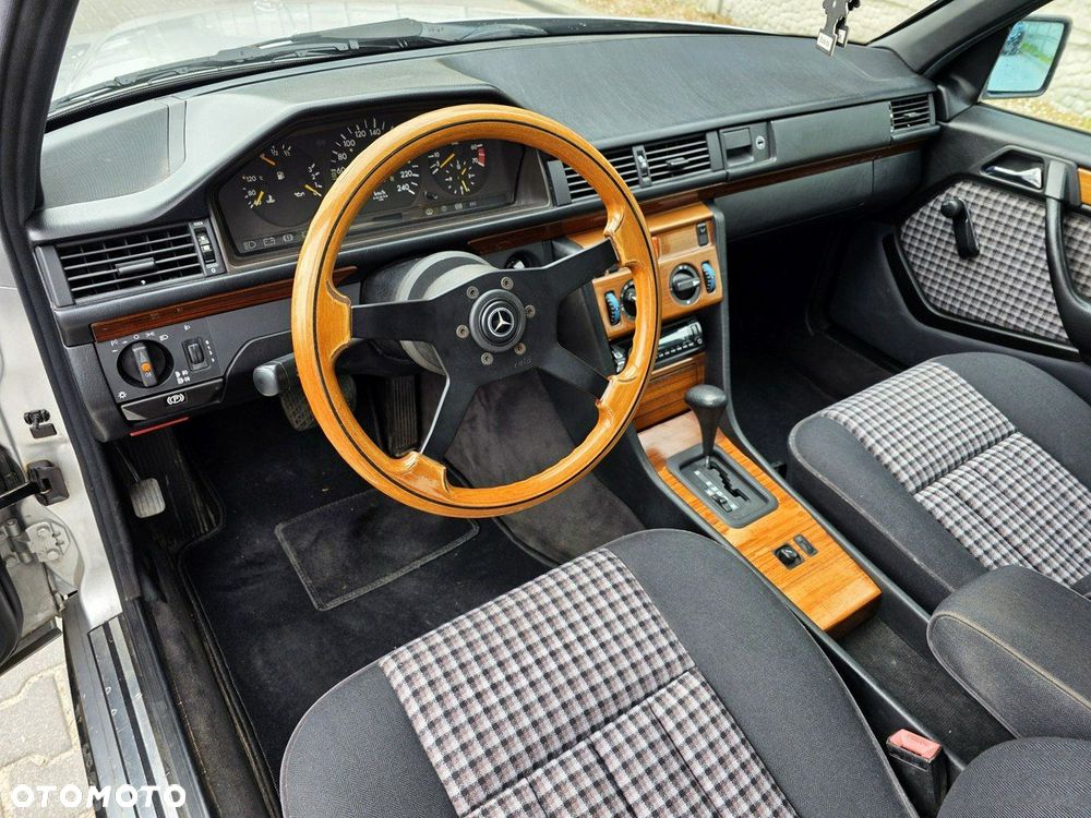 Mercedes-Benz W124 (1984-1993) - 12