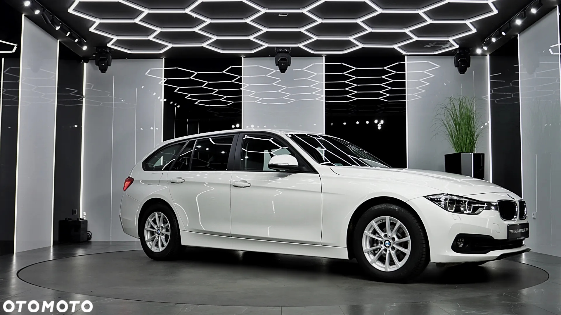 BMW Seria 3 318i GPF - 13