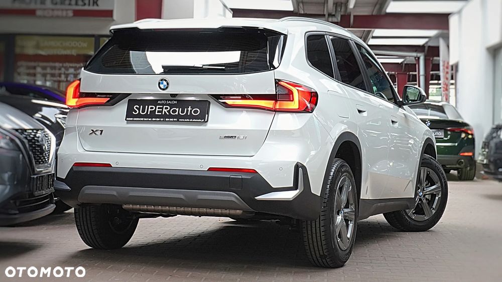 BMW X1 sDrive18i - 11