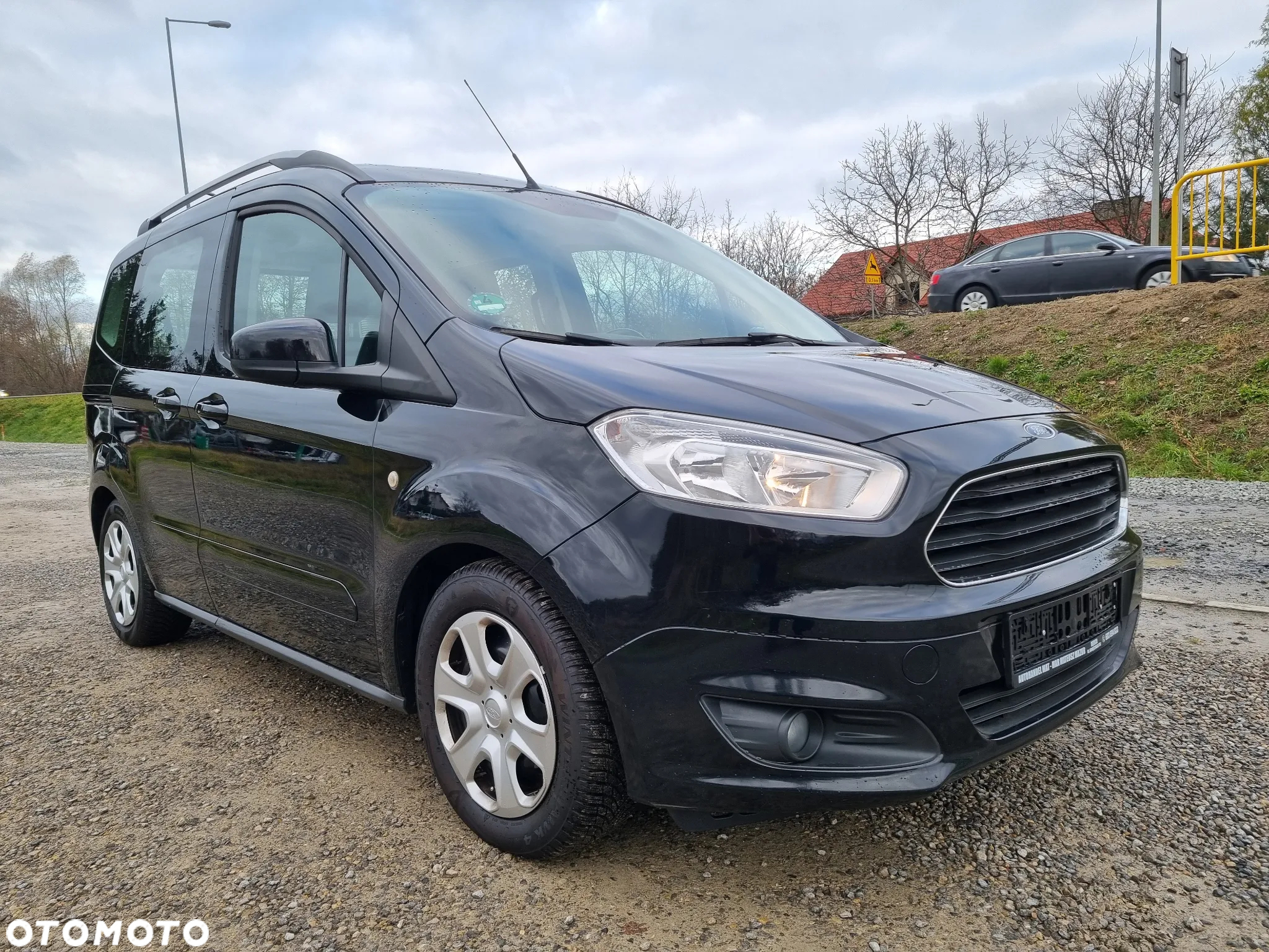 Ford Tourneo Courier 1.0 EcoBoost S&S Ambiente - 14