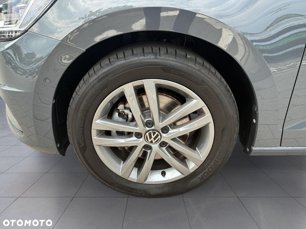 Volkswagen Touran - 32