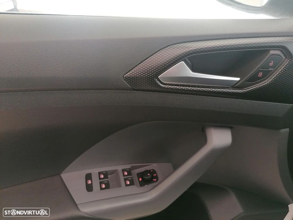 VW T-Cross 1.0 TSI Life - 36