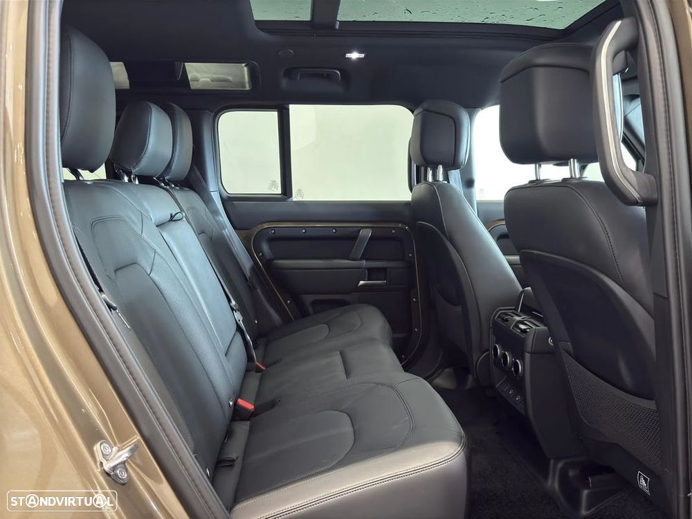 Land Rover Defender 2.0 P300e 110 AWD X-Dynamic SE - 9