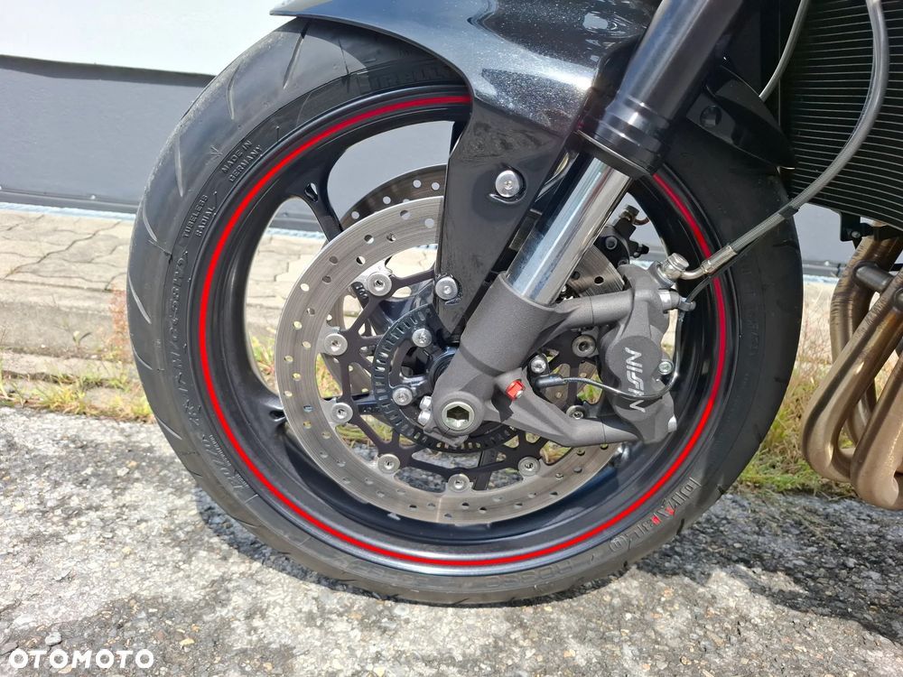Triumph Street Triple - 25