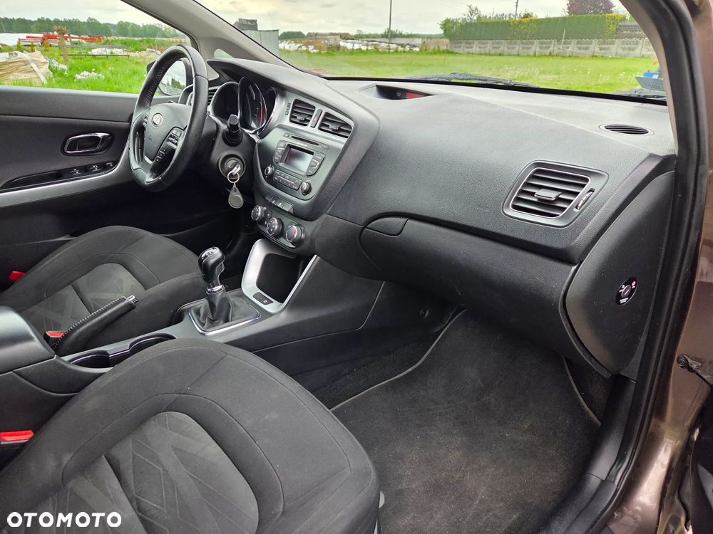 Kia Ceed 1.6 CRDi 128 Vision - 9