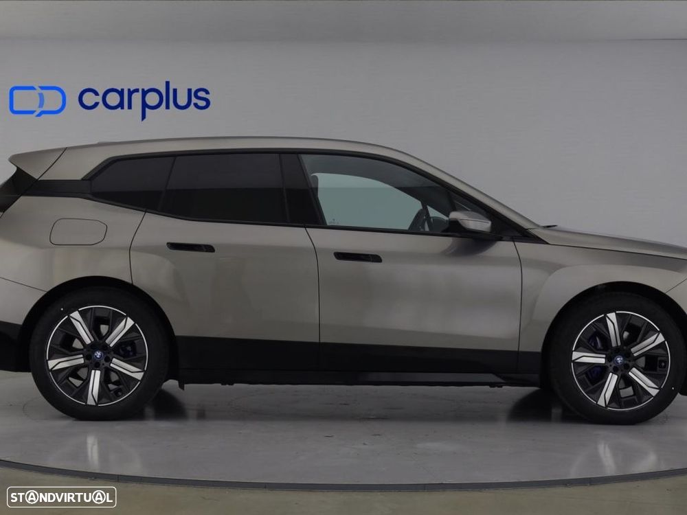 BMW iX xDrive 40 - 8