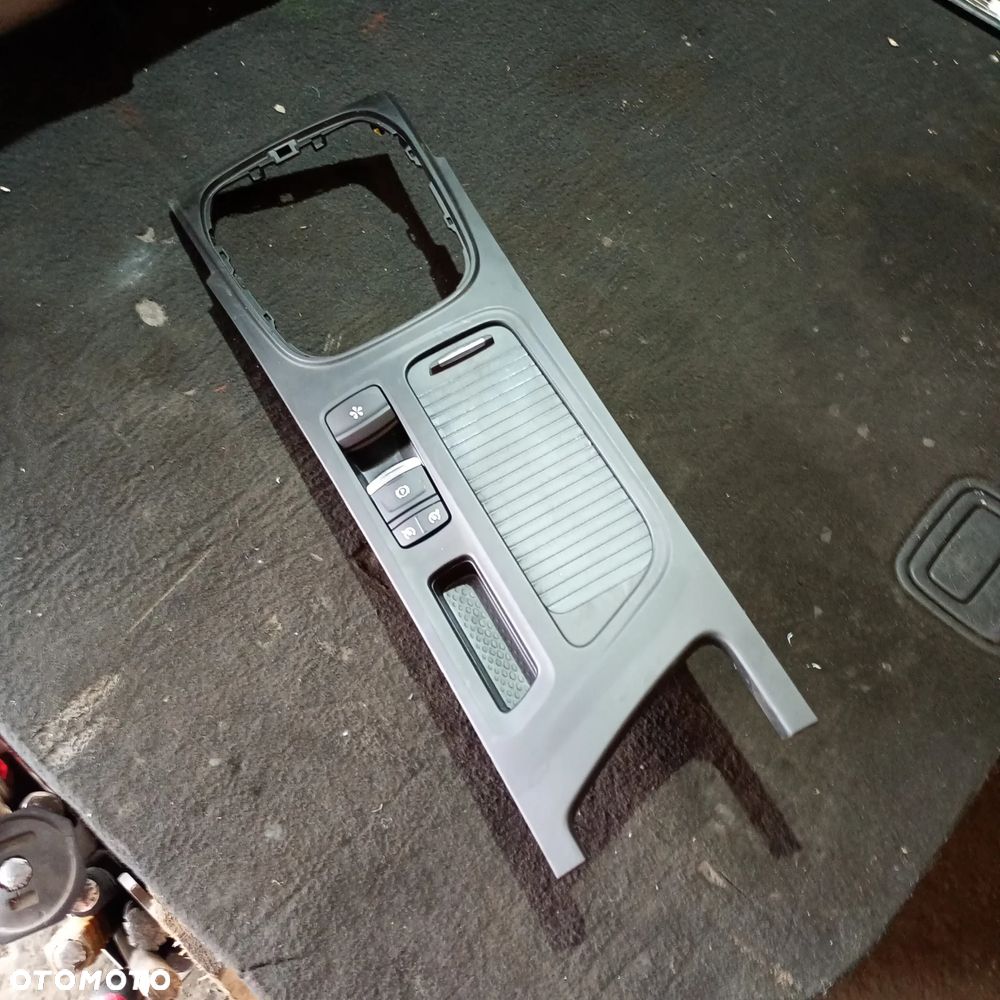Schowek uchwyt na kubki Megane IV - 1
