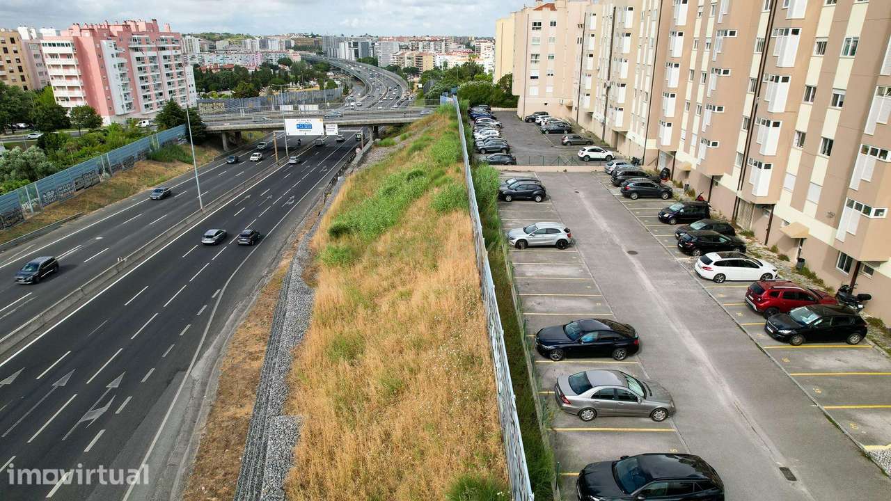Garagem, Lumiar, Rua Frederico George - Alto da Faia - Grande imagem: 5/9