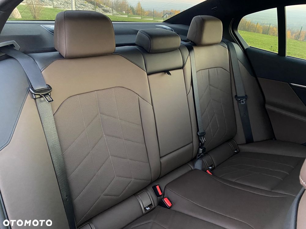 BMW Seria 5 520d xDrive - 28