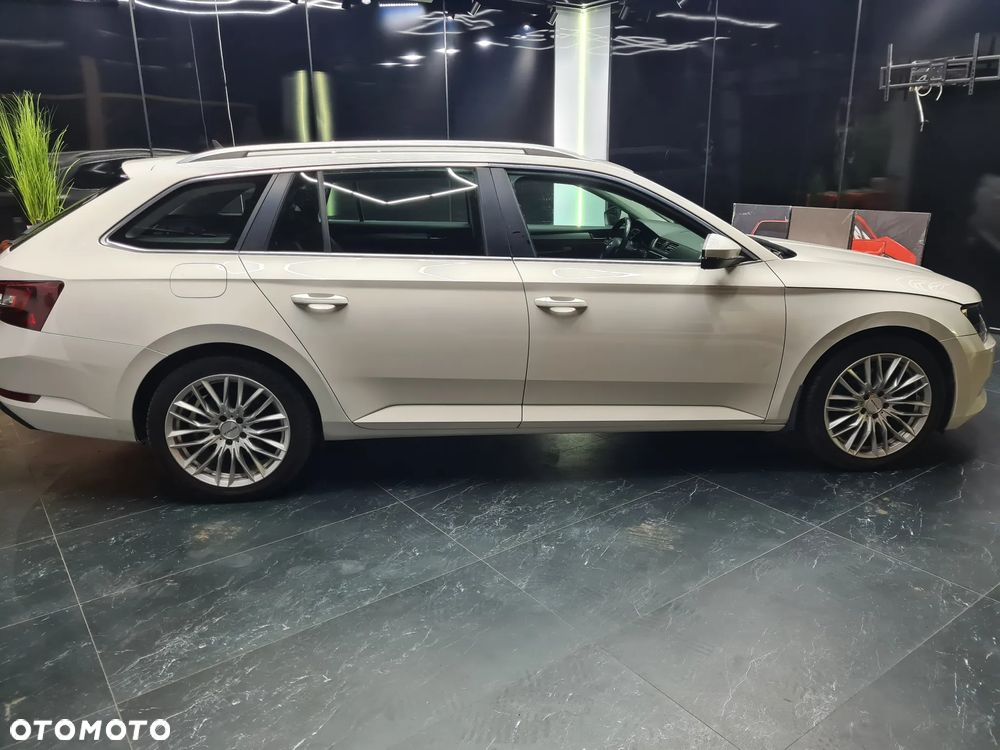 Skoda Superb 2.0 TDI DSG Sportline - 11