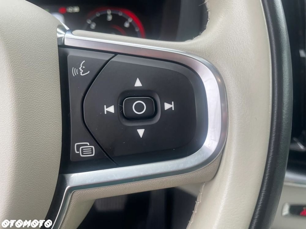 Volvo XC 60 D5 SCR AWD Inscription - 38