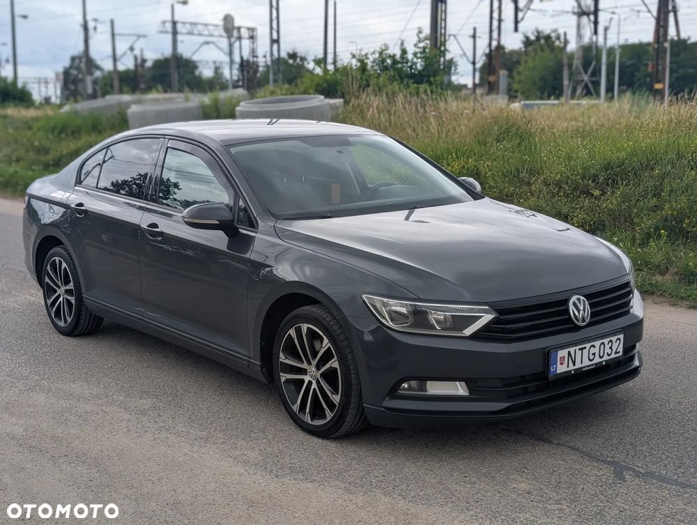 Volkswagen Passat 1.6 TDI Comfortline - 1