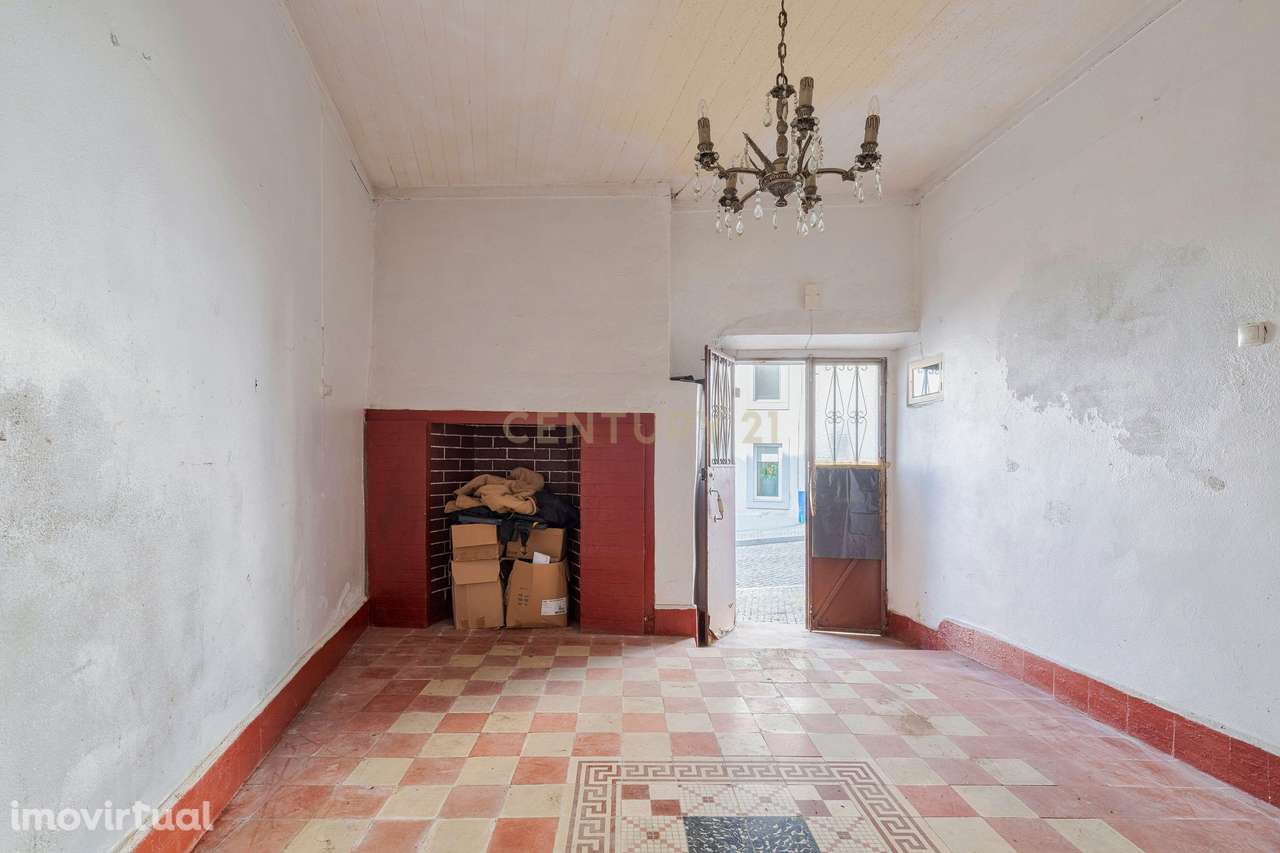 Prédio para Recuperar no Centro Histórico de Montemor-o-Novo - Grande imagem: 4/20