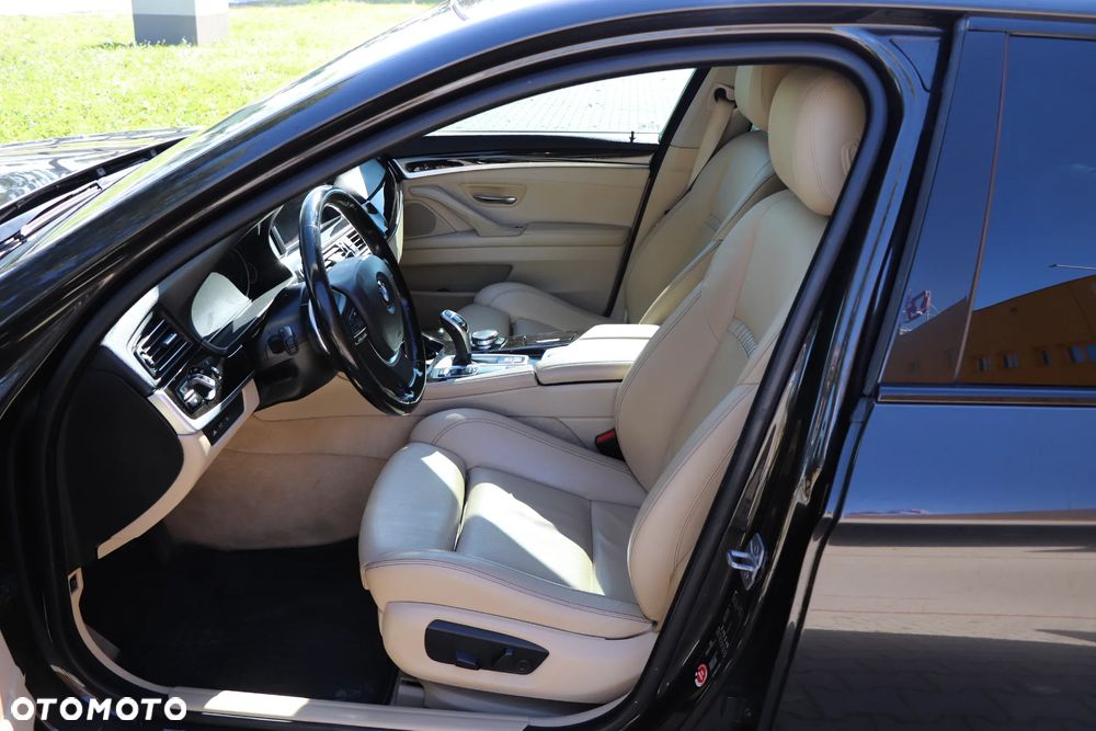 BMW Seria 5 525d Luxury Line - 4