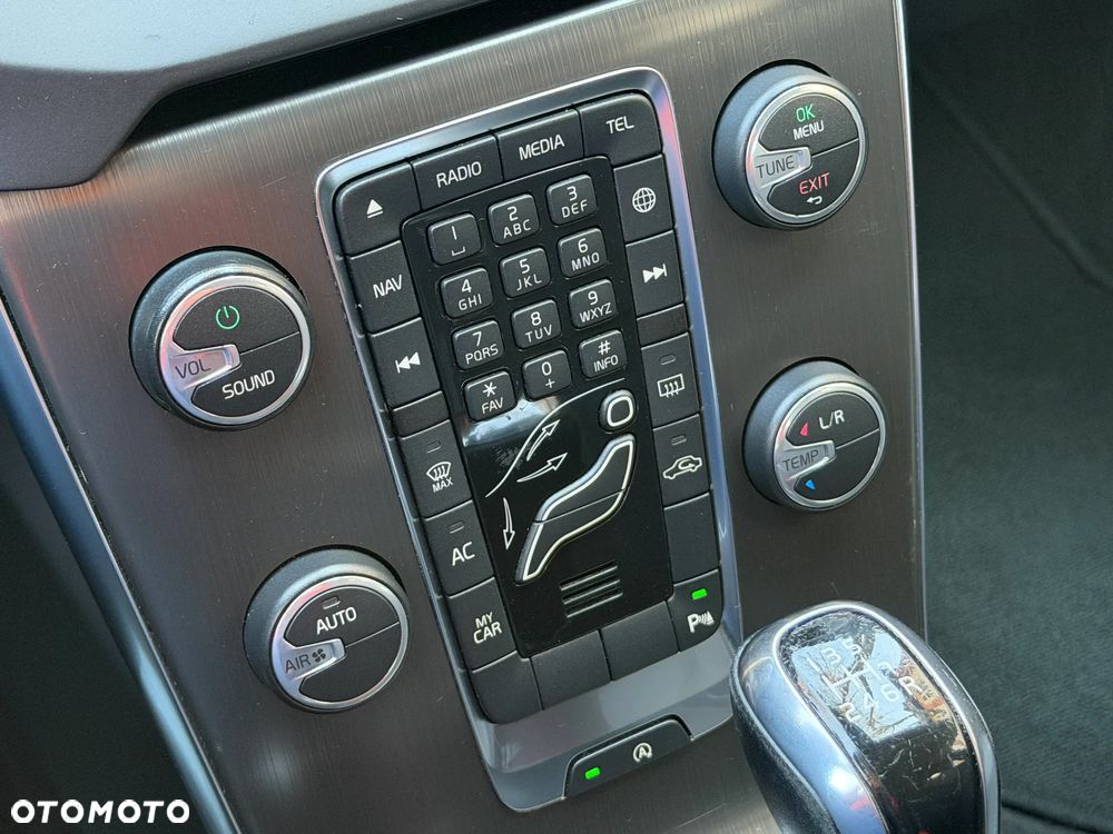 Volvo V40 D4 Inscription - 14