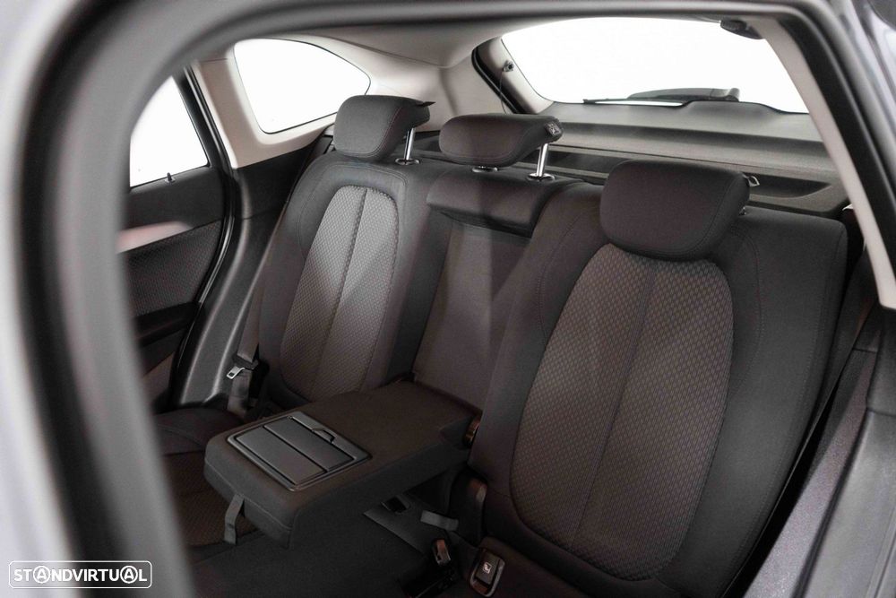 BMW X1 25 e xDrive Corporate Edition - 11