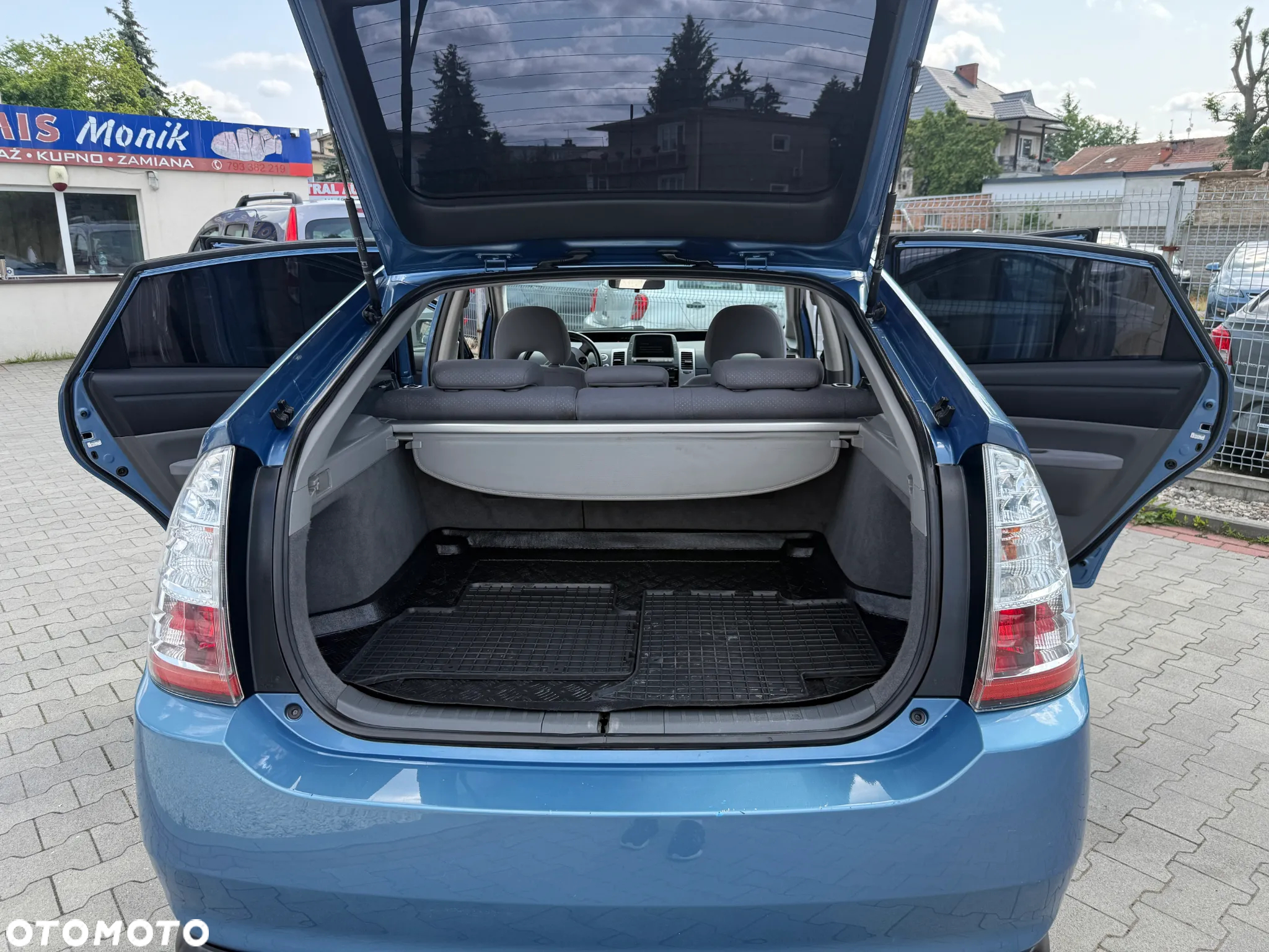 Toyota Prius (Hybrid) Executive - 31