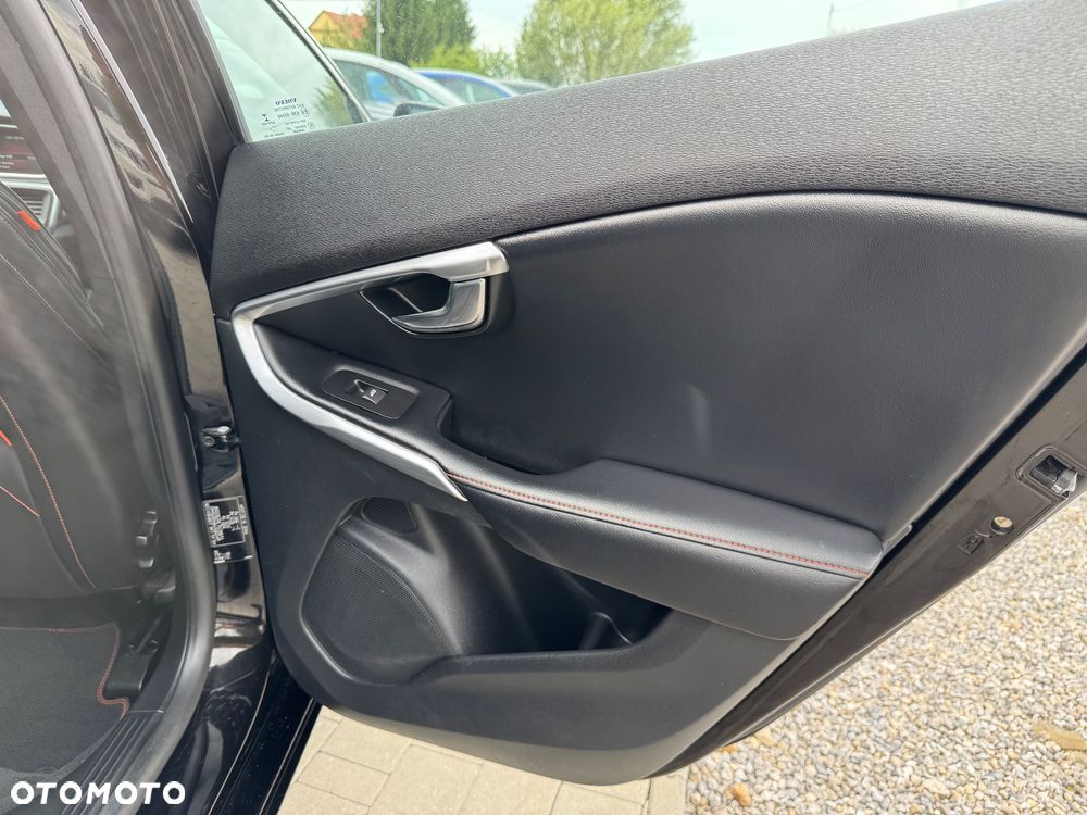 Volvo V40 D2 Drive-E Ocean Race - 13