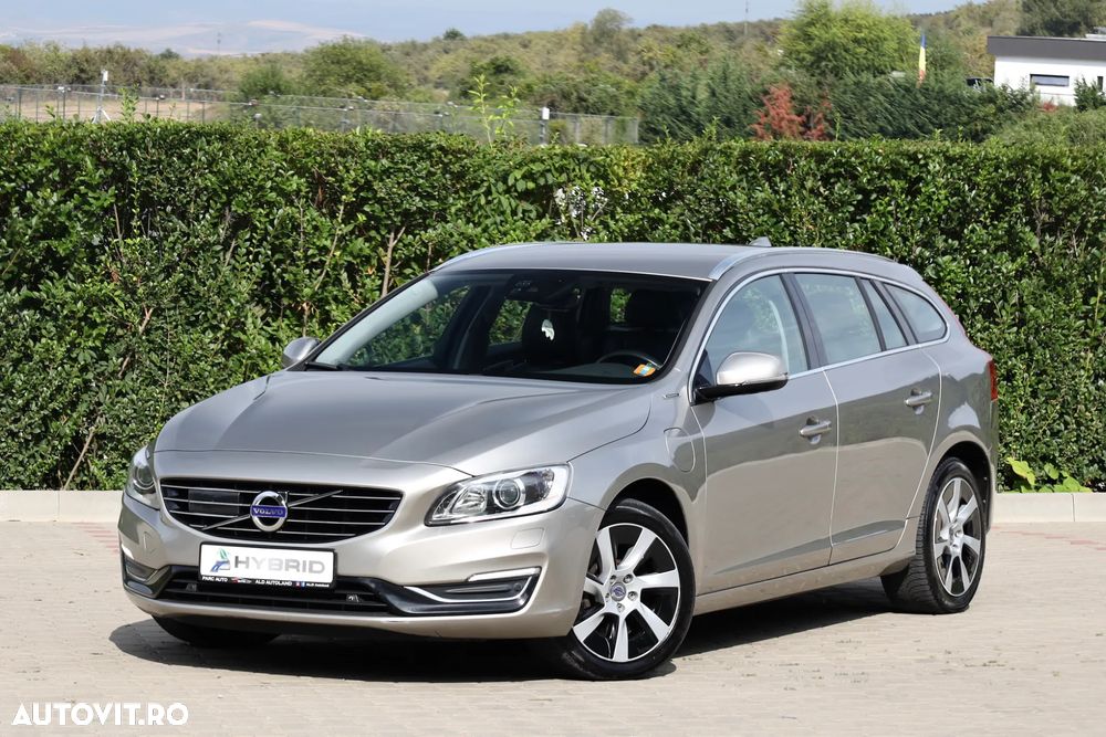 Volvo V60 D6 Plug-In-Hybrid AWD Geartronic Momentum - 1