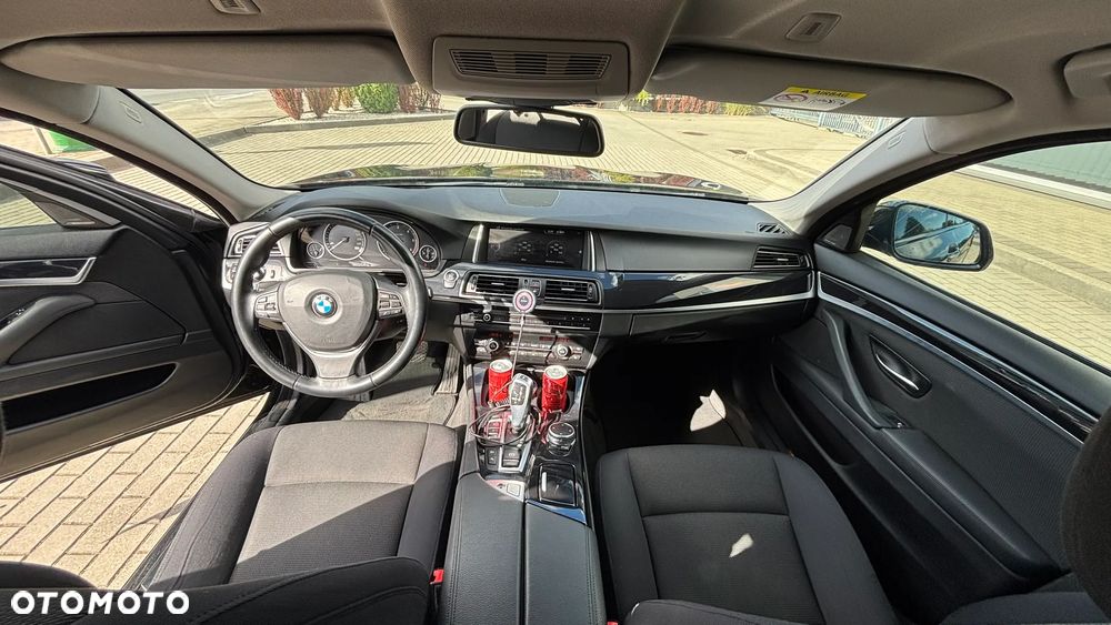 BMW Seria 5 530d xDrive Touring - 15