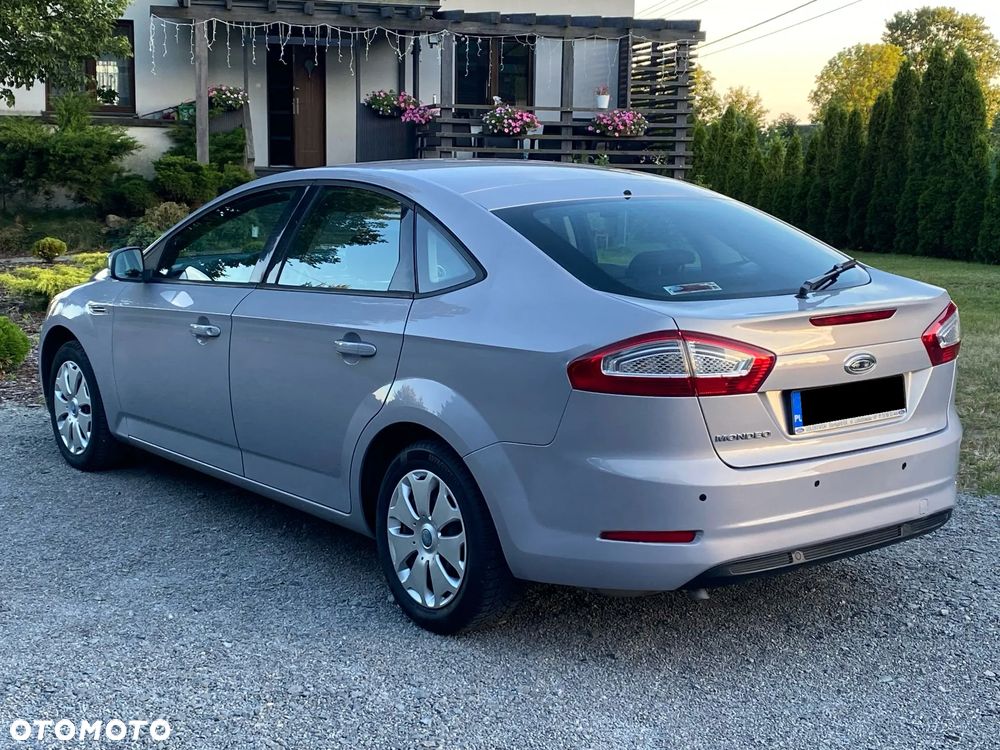 Ford Mondeo 2.0 Ghia X - 11