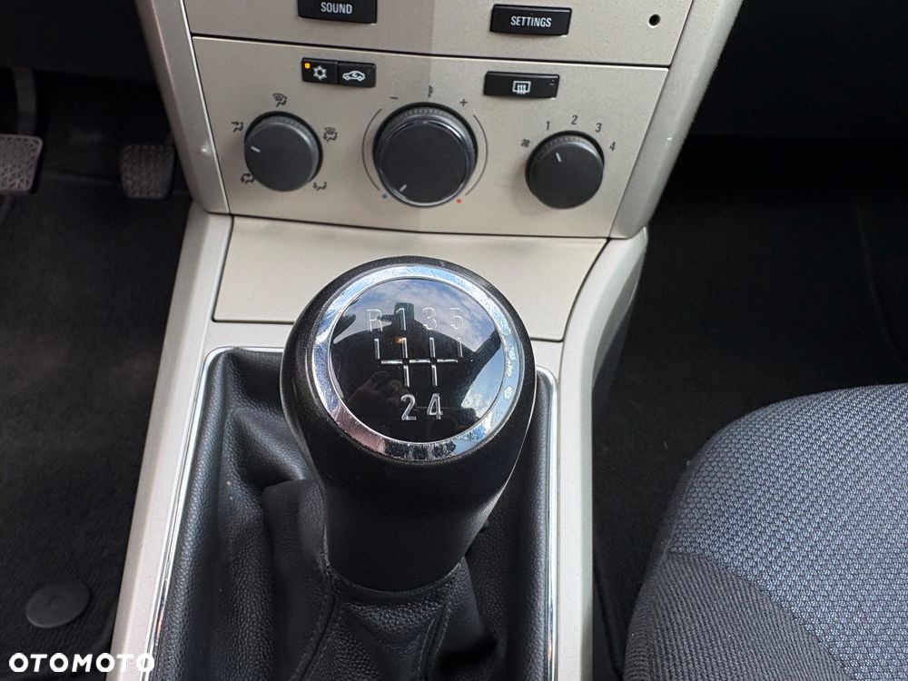 Opel Astra 1.6 Design Edition - 36