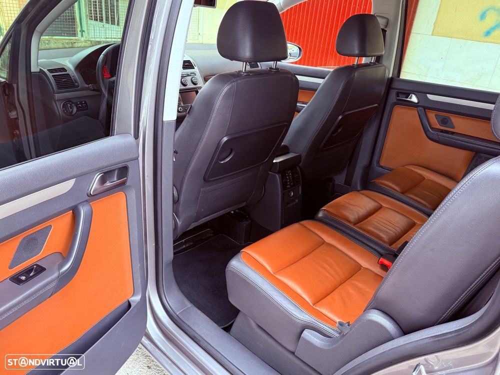 VW Touran 1.9 TDi Highline 7L - 16