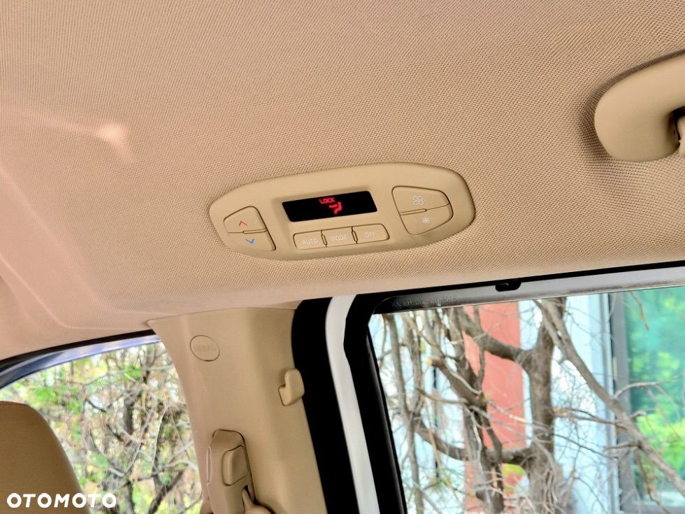 Kia Carnival - 13