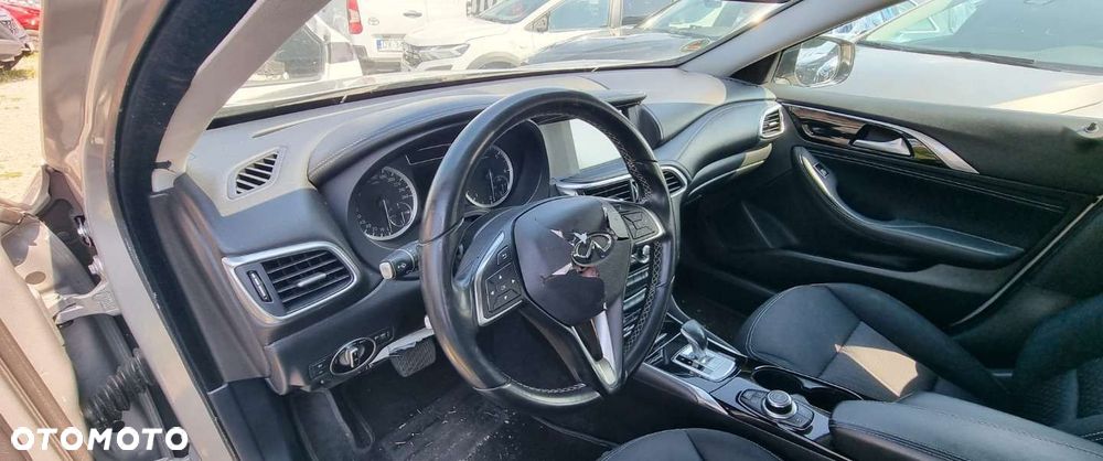 Infiniti Q30 - 11