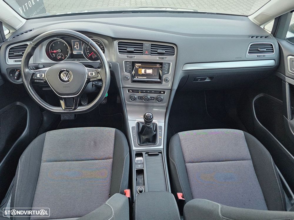 VW Golf 1.6 TDI Confortline - 23