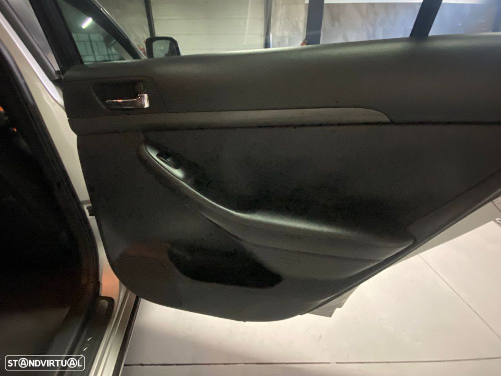 Toyota Avensis SW 2.2 D-4D - 21