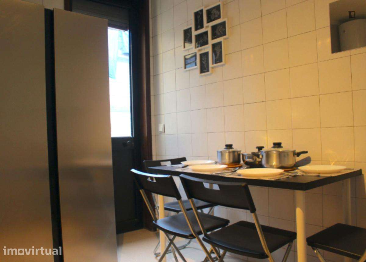 Quarto - localizado em Paranhos Porto - Grande imagem: 2/35