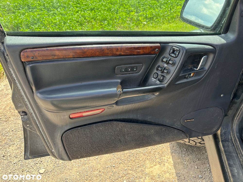 Jeep Grand Cherokee - 21