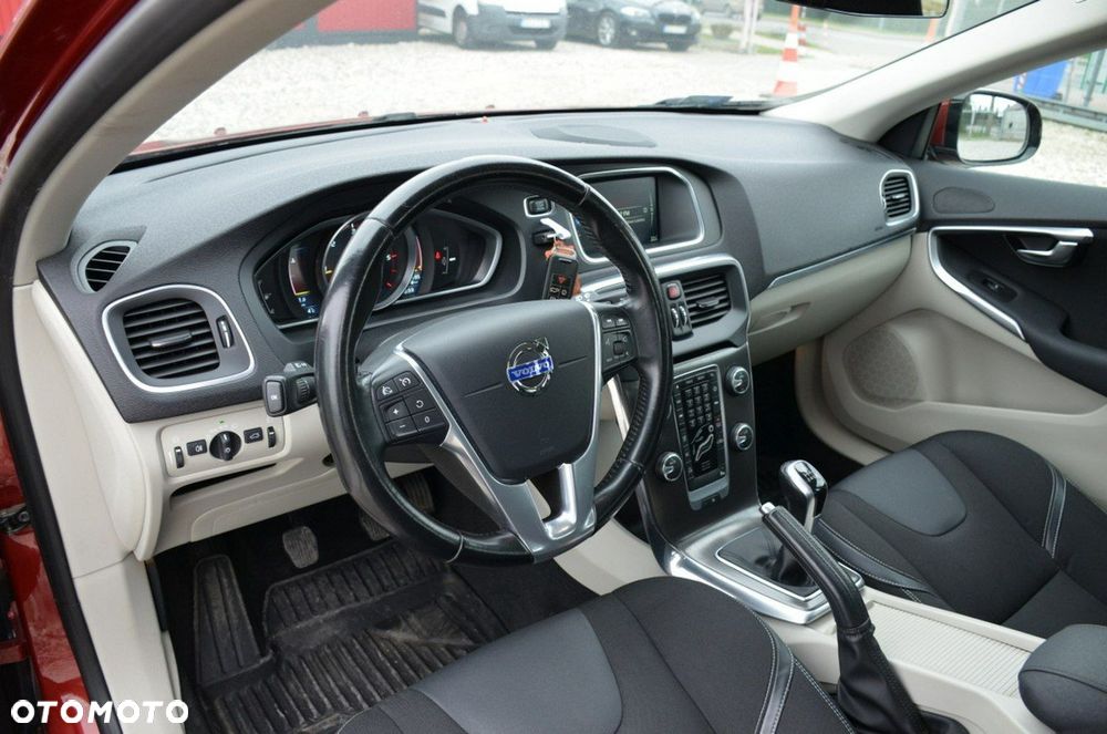 Volvo V40 - 24