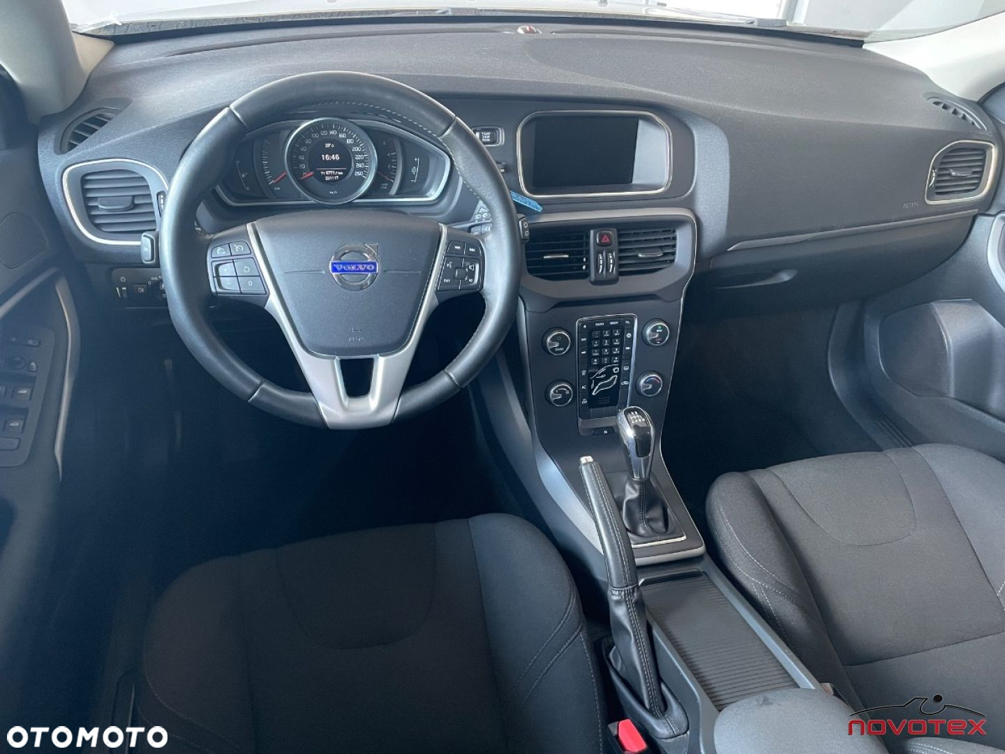 Volvo V40 D3 Summum - 9