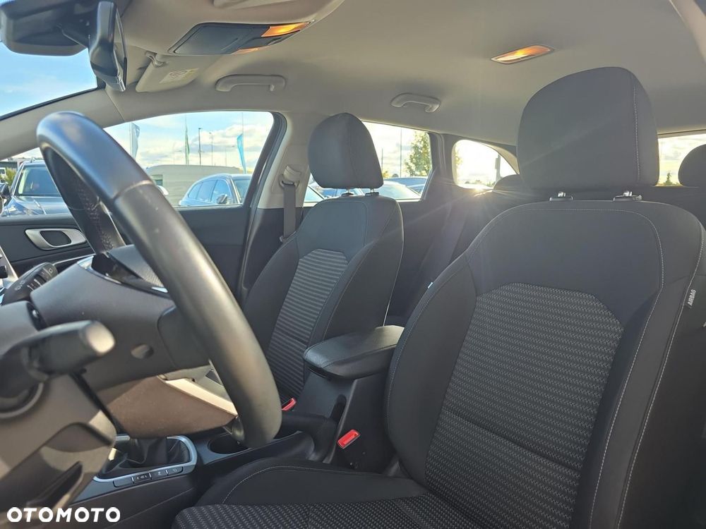 Kia Ceed - 11