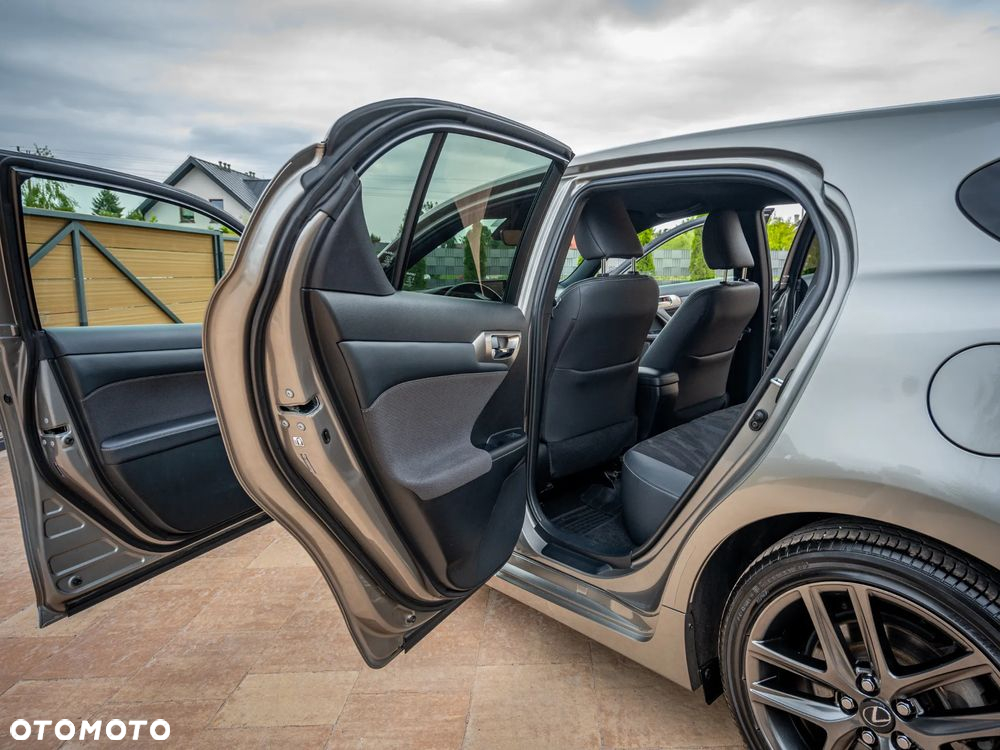 Lexus CT 200h F Sport Edition - 16