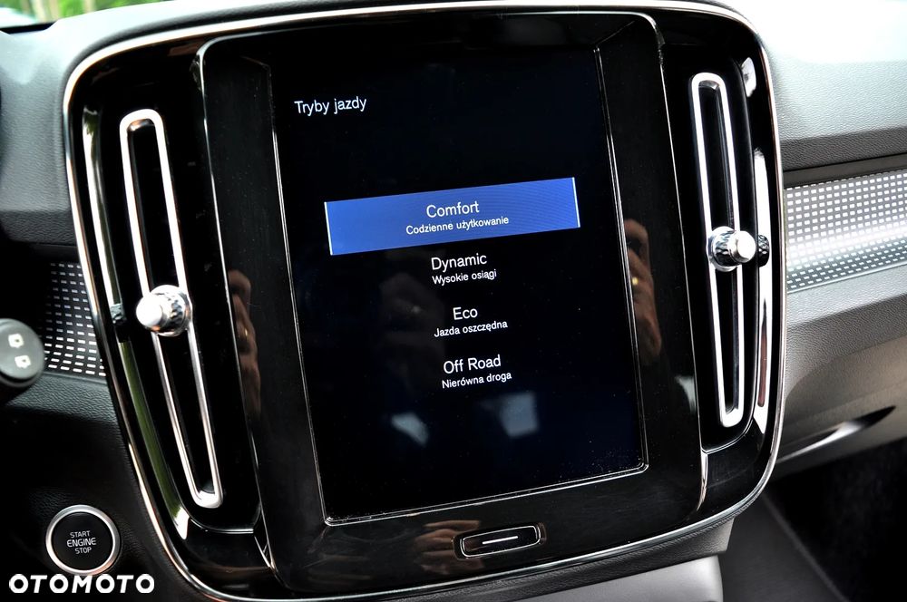 Volvo XC 40 T3 R-Design - 28