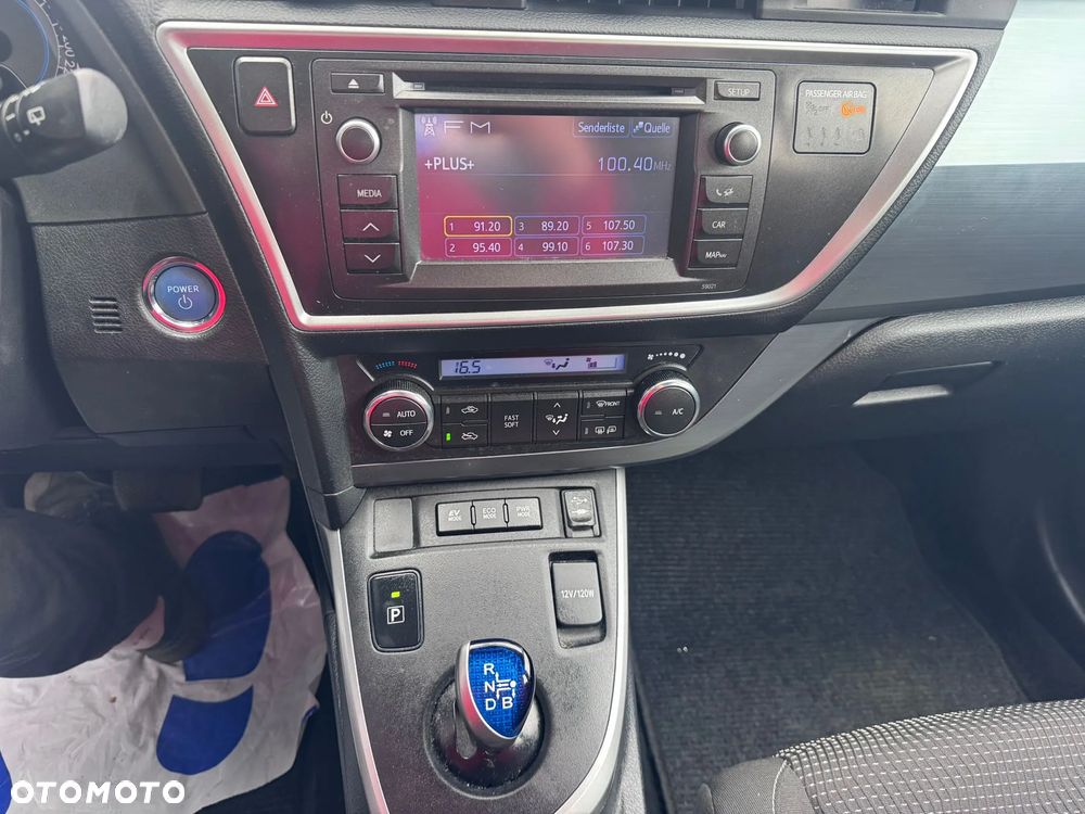 Toyota Auris 1.8 HSD Prestige NAVI - 3