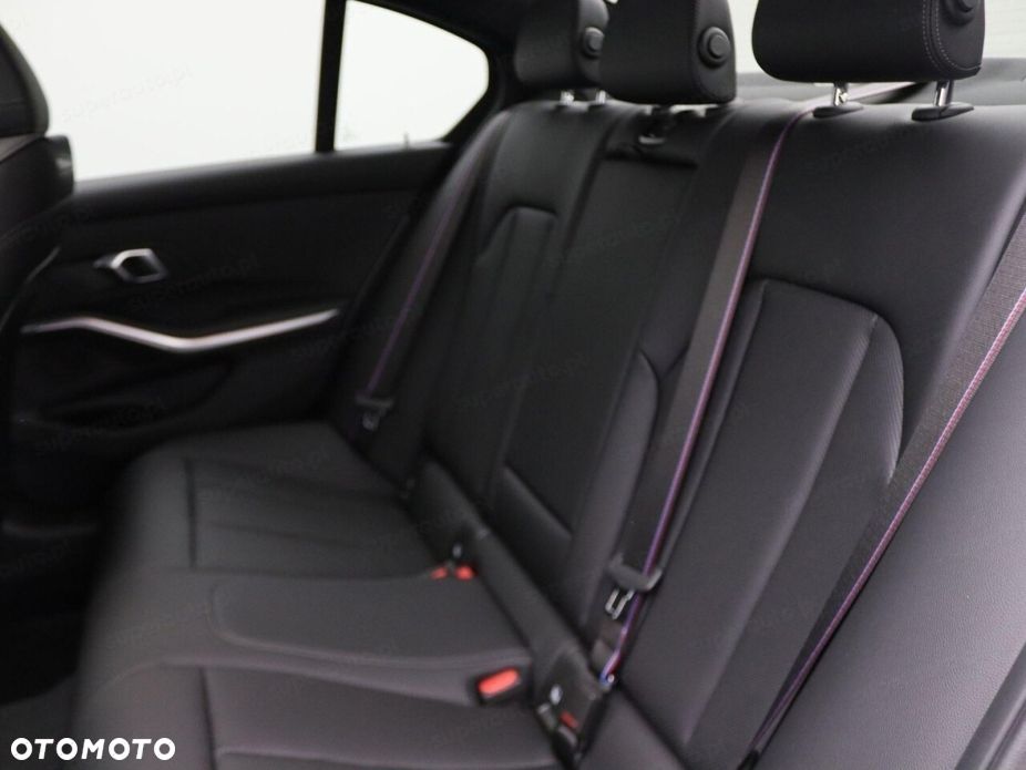 BMW Seria 3 320i xDrive M Sport sport - 12