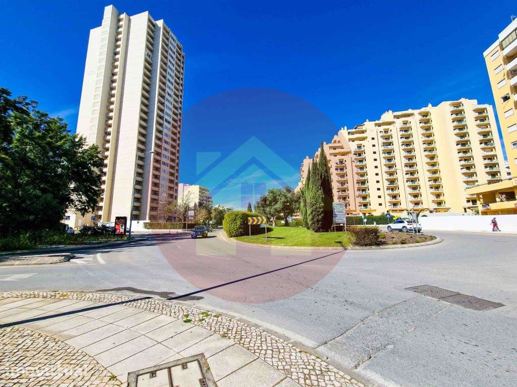 Espaço Comercial para Venda na Praia da Rocha - Grande imagem: 2/25
