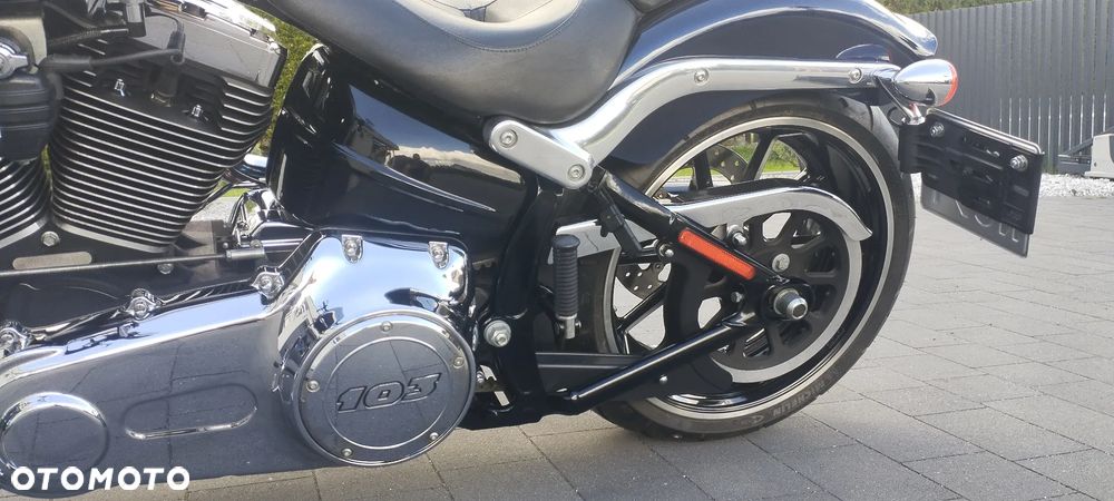Harley-Davidson Softail Breakout - 8