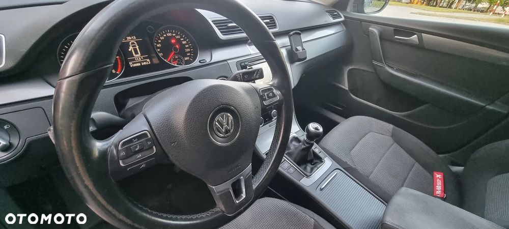 Volkswagen Passat 1.6 TDI Comfortline - 10