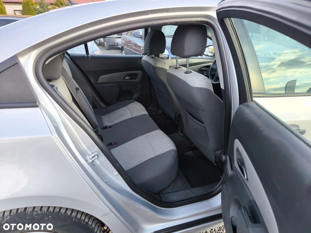 Chevrolet Cruze 1.6 LS - 15